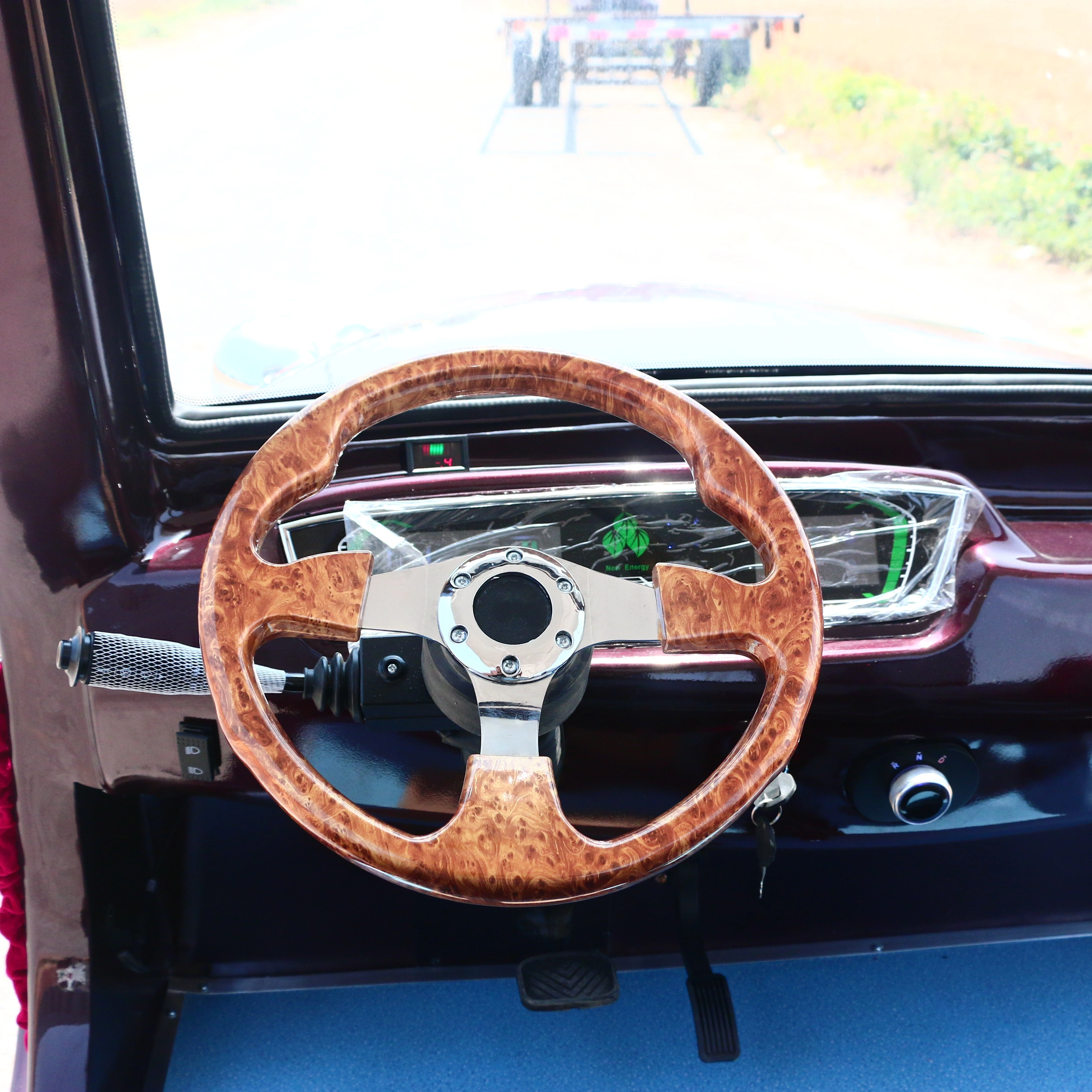 UC-VSB-13 Four Row Vintage Sightseeing Car for Tourist Attractions Resorts Hotel Shuttle and Outdoor Passenger Transportation