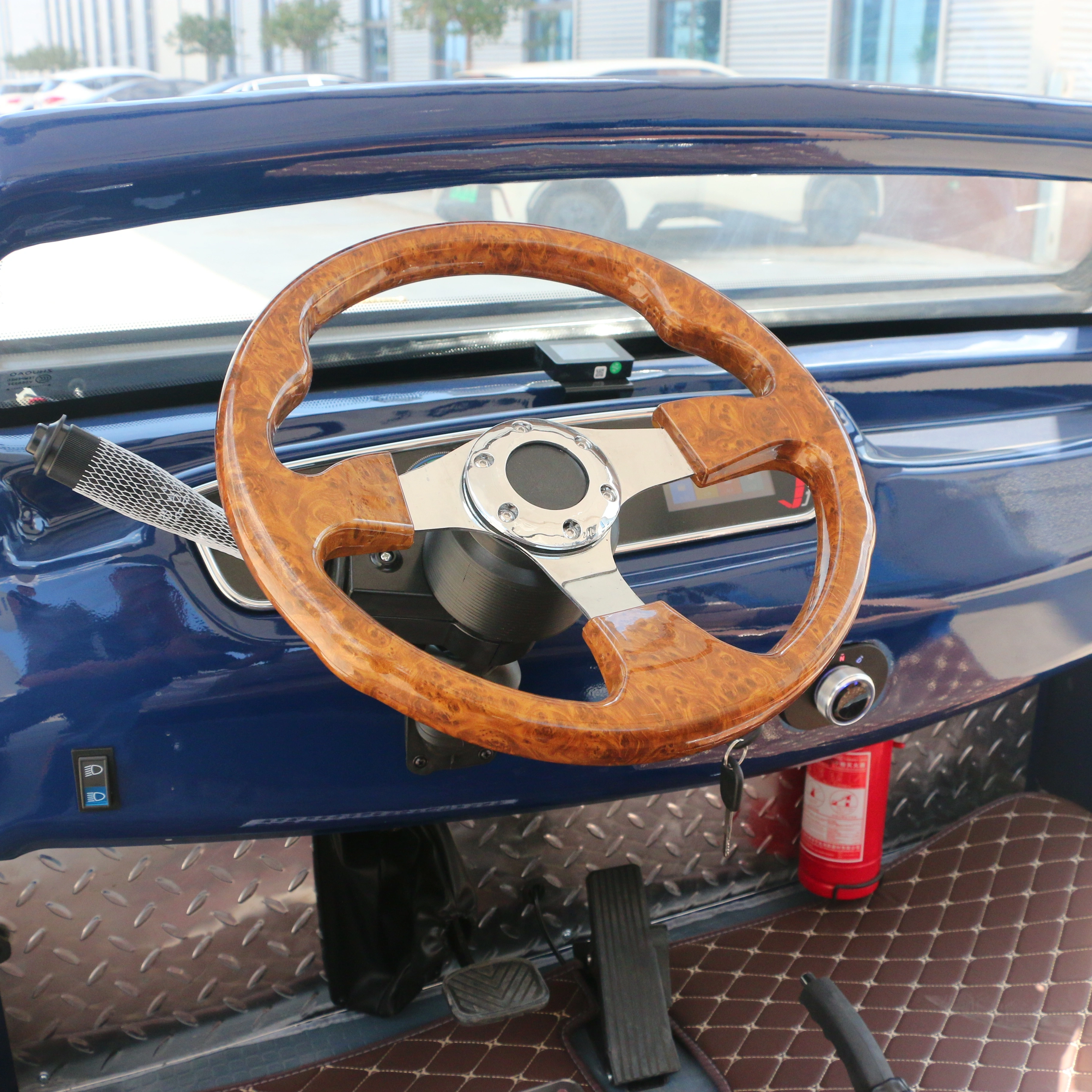 UC-VSB-11 4 Seater Vintage Sightseeing Car for Tourist Attractions Resorts and Hotel Shuttle Transportation
