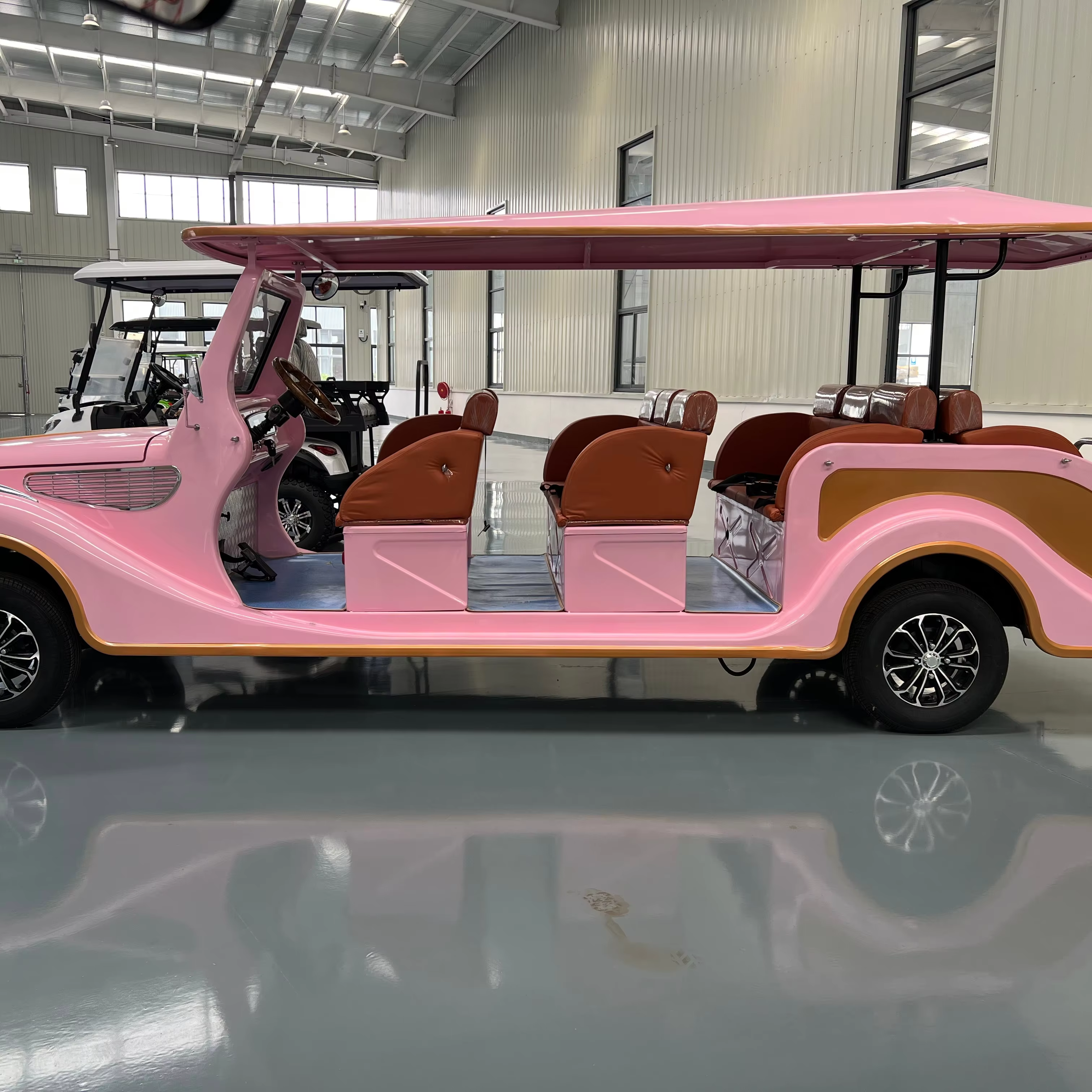 UC-VSB-17 Four Rows for Scenic Tours Resort Guest Shuttle and Tourist Attraction Transport Classic Sightseeing Car